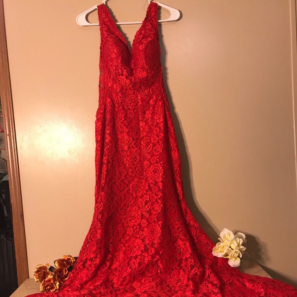 Xscape Red Lace mermaid dress Size 4